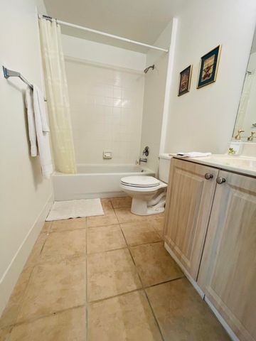 2040 Greenview Shores Boulevard 221, Wellington, FL 33414