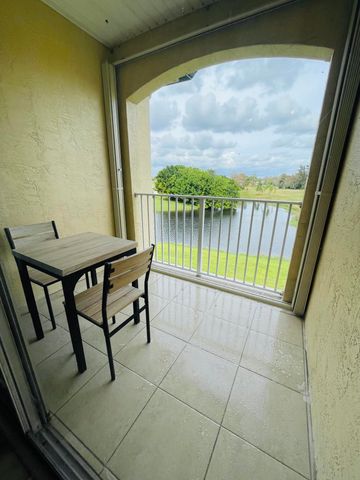 2040 Greenview Shores Boulevard 221, Wellington, FL 33414