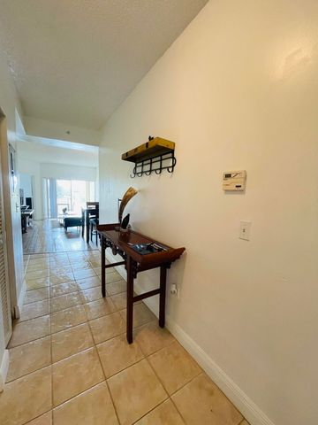 2040 Greenview Shores Boulevard 221, Wellington, FL 33414
