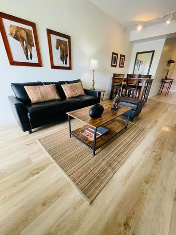 2040 Greenview Shores Boulevard 221, Wellington, FL 33414
