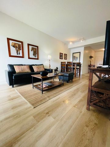 2040 Greenview Shores Boulevard 221, Wellington, FL 33414