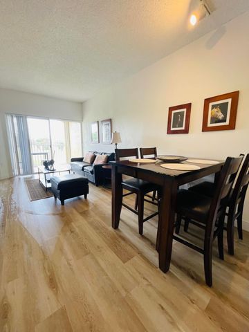 2040 Greenview Shores Boulevard 221, Wellington, FL 33414