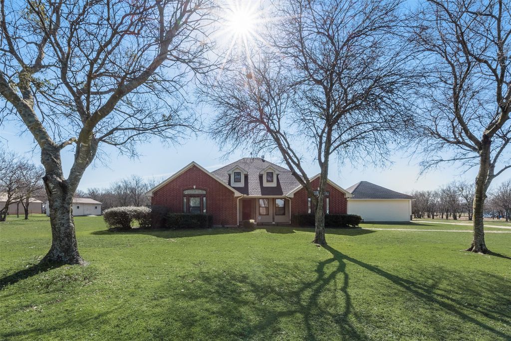 427 PIONEER Court, Waxahachie, TX 75167