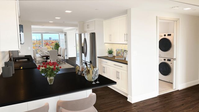 555 S Old Woodward Avenue 1009, Birmingham, MI 48009