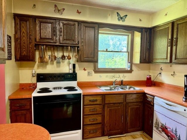 1652 Frew Mill Rd, Shenango Twp, PA 16101