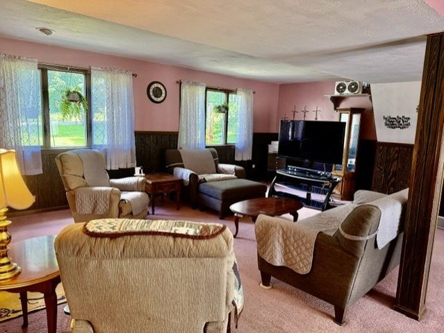 1652 Frew Mill Rd, Shenango Twp, PA 16101