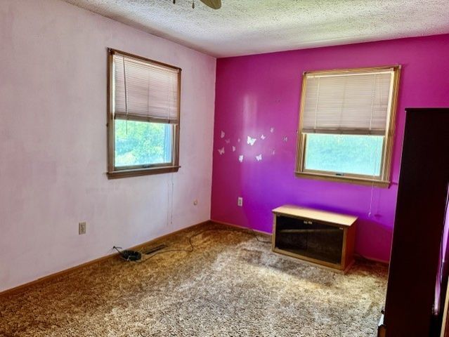 1652 Frew Mill Rd, Shenango Twp, PA 16101