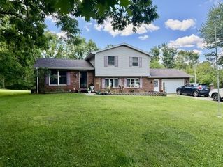 1652 Frew Mill Rd, Shenango Twp, PA 16101