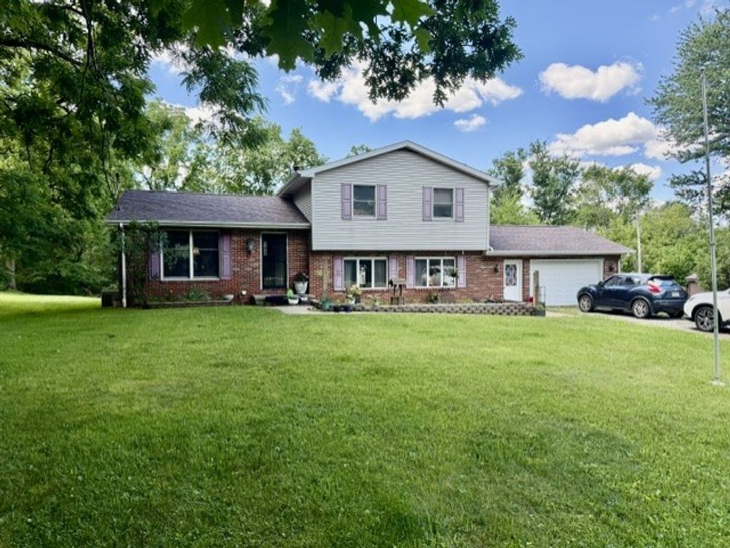 1652 Frew Mill Rd, Shenango Twp, PA 16101