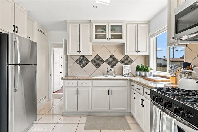 8324 Barnsley Avenue, Los Angeles, CA 90045