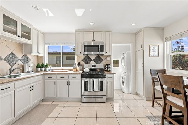 8324 Barnsley Avenue, Los Angeles, CA 90045