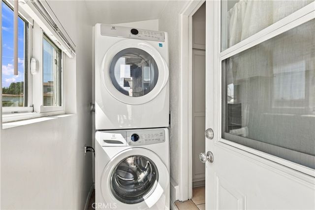 8324 Barnsley Avenue, Los Angeles, CA 90045