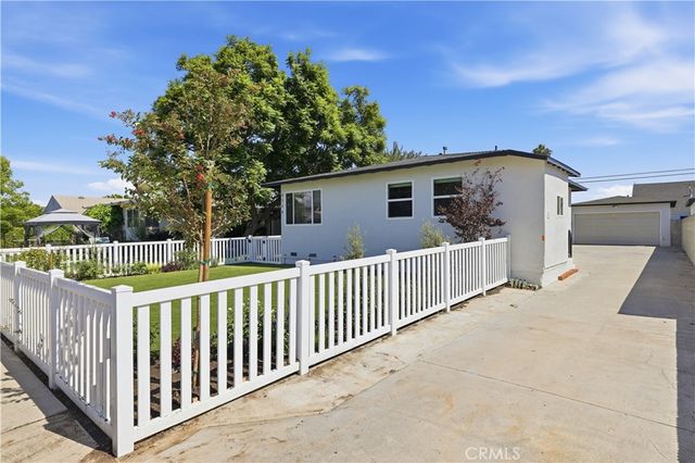 8324 Barnsley Avenue, Los Angeles, CA 90045