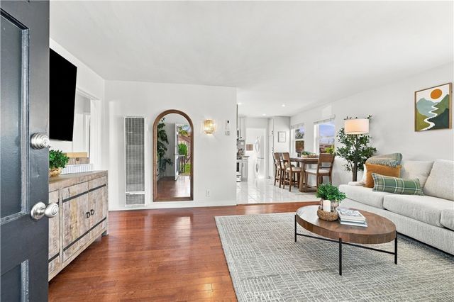 8324 Barnsley Avenue, Los Angeles, CA 90045