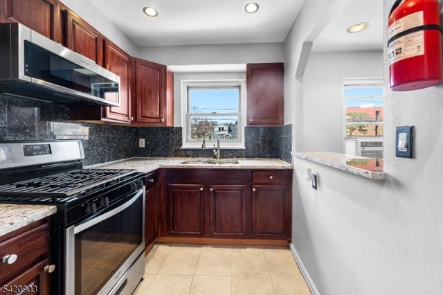 418 Esplanade 6, Hackensack City, NJ 07601