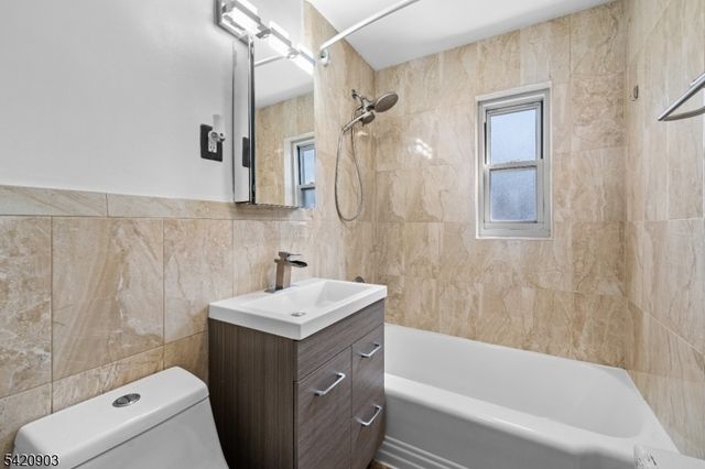 418 Esplanade 6, Hackensack City, NJ 07601