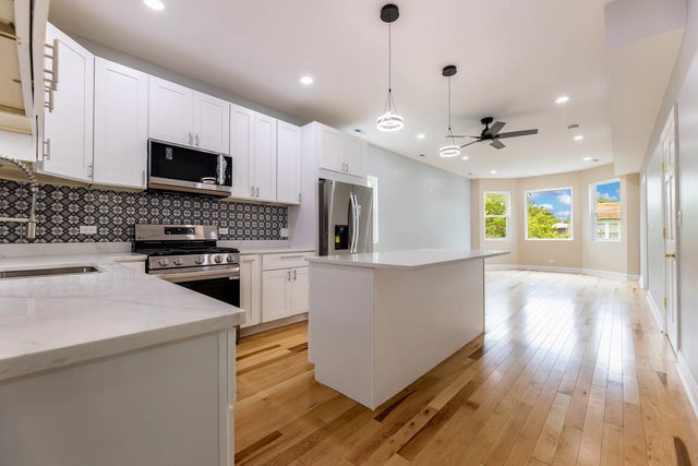 441 N Leclaire Avenue, Chicago, IL 60644