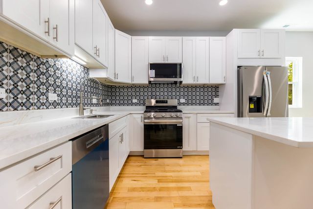 441 N Leclaire Avenue, Chicago, IL 60644