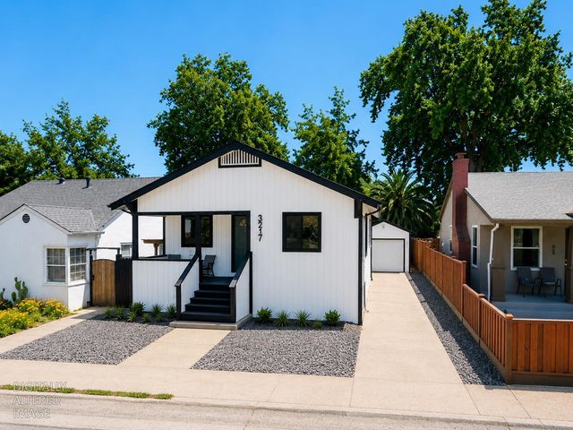 3217 43rd St, Sacramento, CA 95817