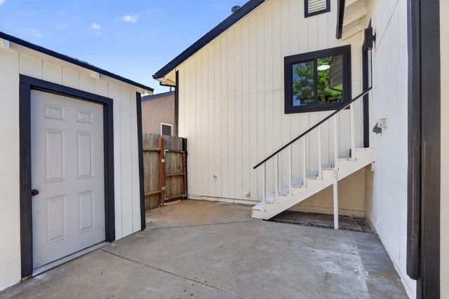 3217 43rd St, Sacramento, CA 95817