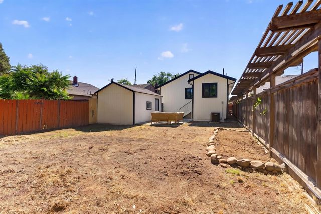 3217 43rd St, Sacramento, CA 95817