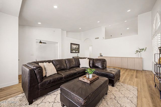 3022 E EMILE ZOLA Avenue, Phoenix, AZ 85032