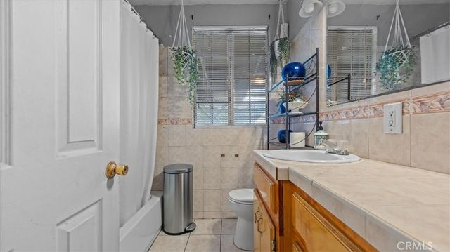 7603 Date Avenue, Fontana, CA 92336