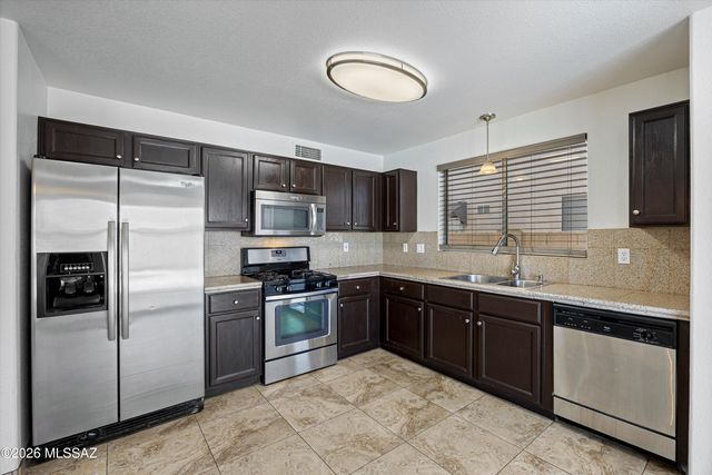 6966 W Amarante Drive, Tucson, AZ 85743