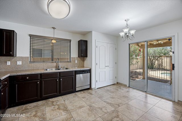 6966 W Amarante Drive, Tucson, AZ 85743