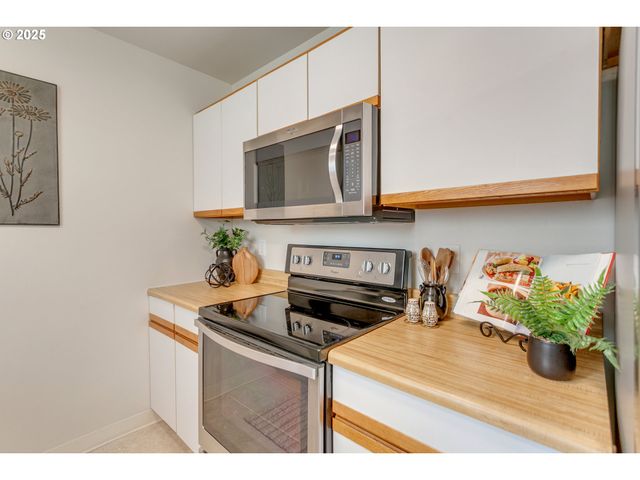 14130 Sw FURLONG Ct, Beaverton, OR 97005