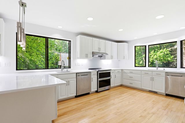 365 Kearney Circle, Manchester, NH 03104