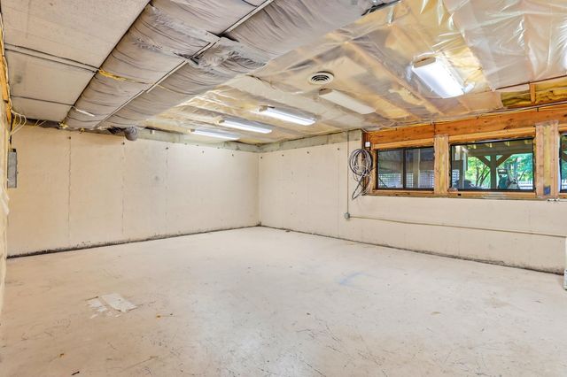 365 Kearney Circle, Manchester, NH 03104