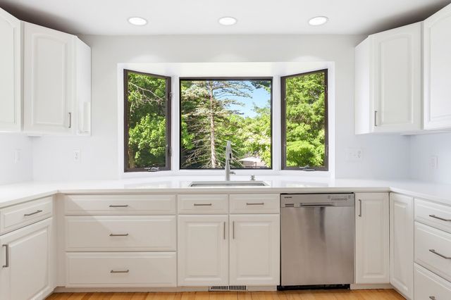 365 Kearney Circle, Manchester, NH 03104