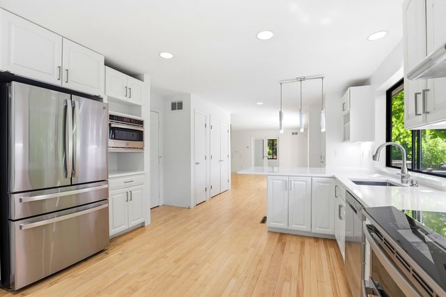 365 Kearney Circle, Manchester, NH 03104