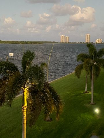 111 Shore Court 305-C, North Palm Beach, FL 33408