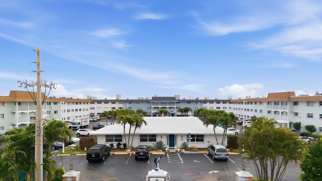 111 Shore Court 305-C, North Palm Beach, FL 33408