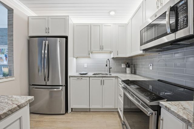 111 Shore Court 305-C, North Palm Beach, FL 33408