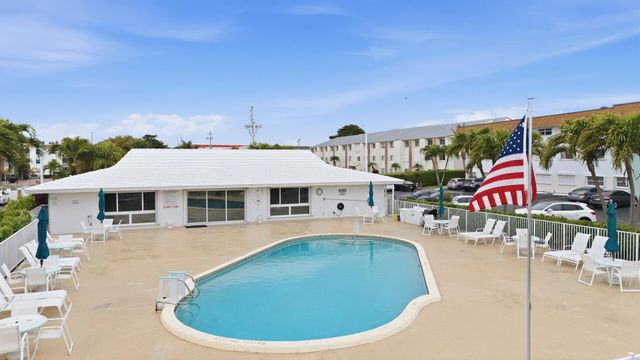 111 Shore Court 305-C, North Palm Beach, FL 33408