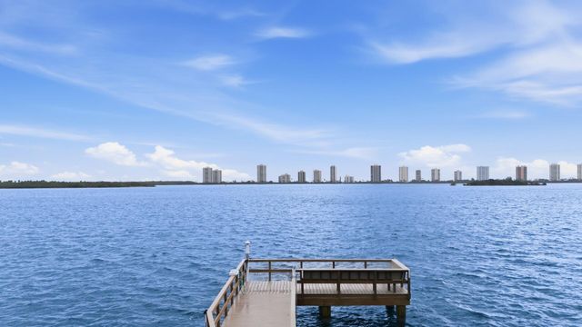 111 Shore Court 305-C, North Palm Beach, FL 33408