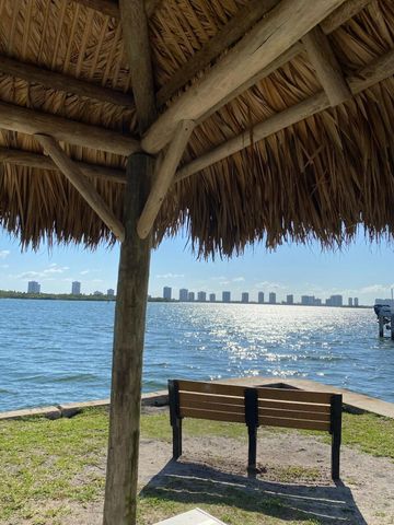 111 Shore Court 305-C, North Palm Beach, FL 33408