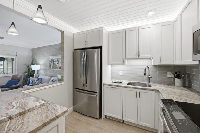 111 Shore Court 305-C, North Palm Beach, FL 33408