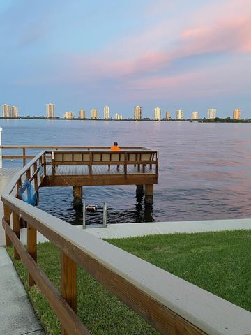 111 Shore Court 305-C, North Palm Beach, FL 33408
