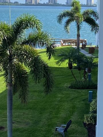 111 Shore Court 305-C, North Palm Beach, FL 33408