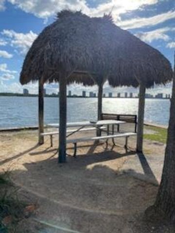 111 Shore Court 305-C, North Palm Beach, FL 33408