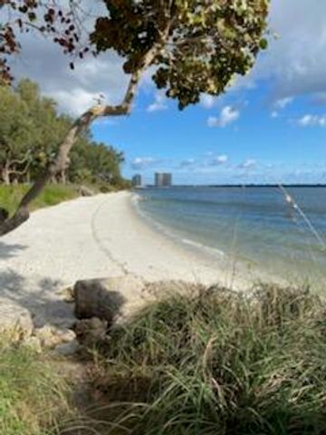 111 Shore Court 305-C, North Palm Beach, FL 33408