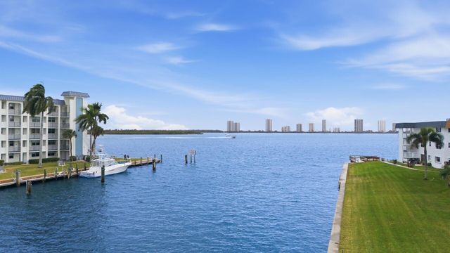 111 Shore Court 305-C, North Palm Beach, FL 33408