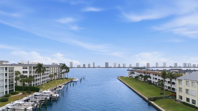 111 Shore Court 305-C, North Palm Beach, FL 33408