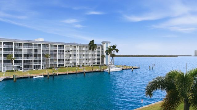 111 Shore Court 305-C, North Palm Beach, FL 33408