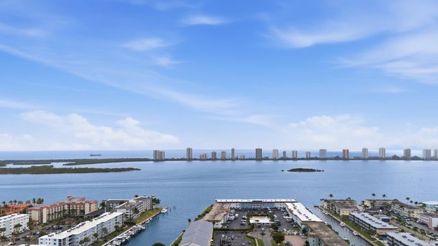 111 Shore Court 305-C, North Palm Beach, FL 33408