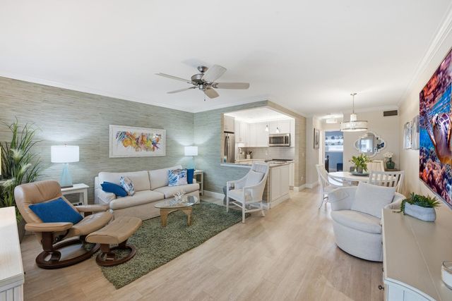 111 Shore Court 305-C, North Palm Beach, FL 33408